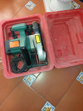 Sierra circular con maletín