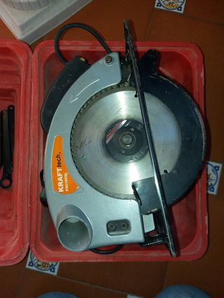 Sierra circular con maletín