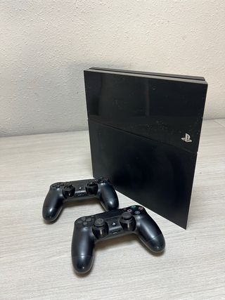 PS4 (PlayStation 4) Negra + 2 Controles