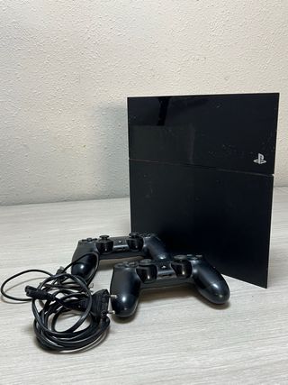 PS4 (PlayStation 4) Negra + 2 Controles