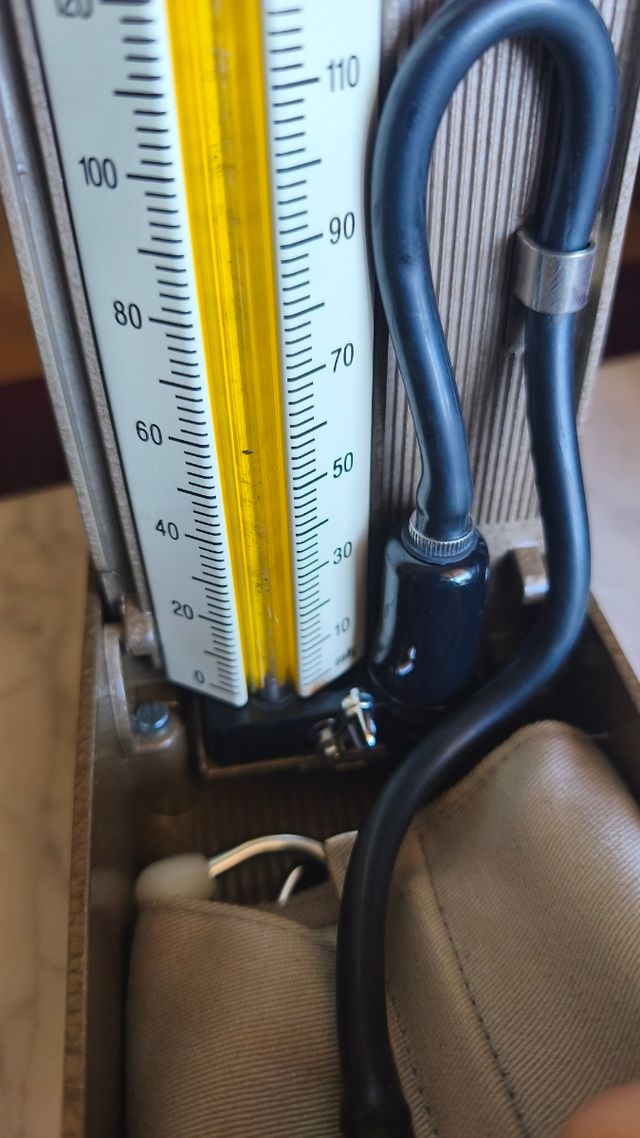 Tensiometro Waitch Esfigmomanómetro Japonés