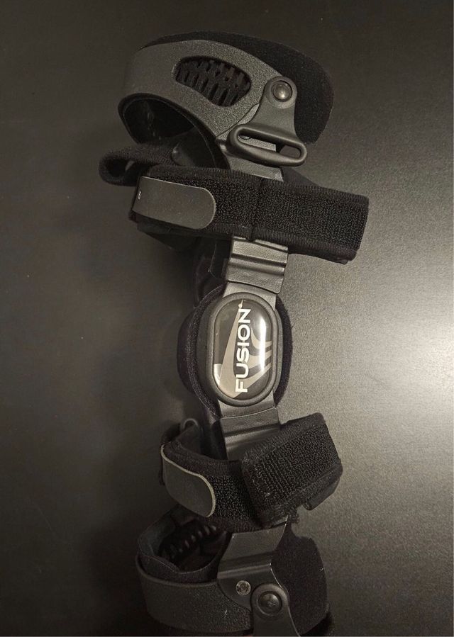 Ginocchiera ortopedica Breg Fusion