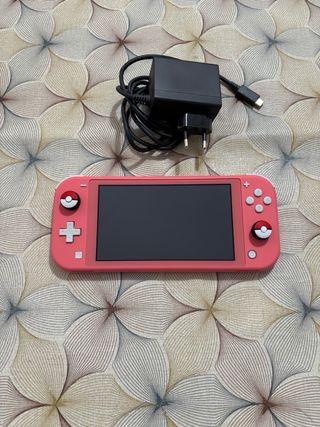 Nintendo Switch Lite Rosa + Caricabatterie