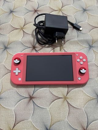 Nintendo Switch Lite Rosa + Caricabatterie