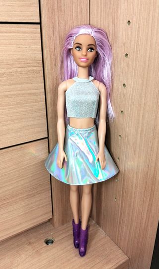 Barbie rocker con vestiti