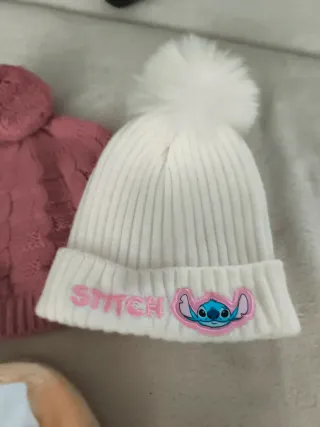 Gorro y zapatillas infantiles