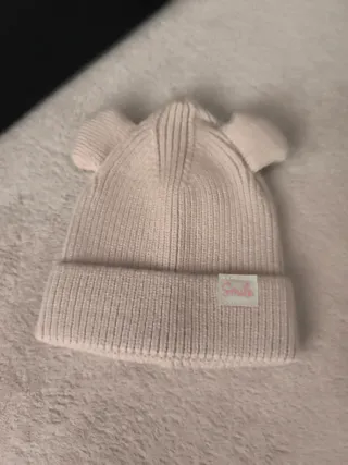 Gorro y zapatillas infantiles