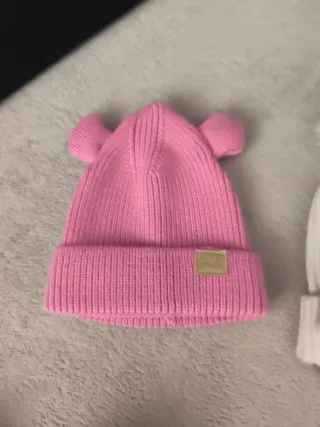 Gorro y zapatillas infantiles