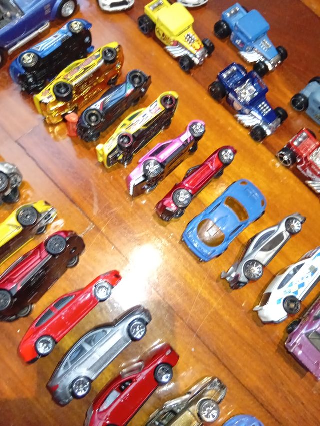 Lote coches Hot wheels y otros