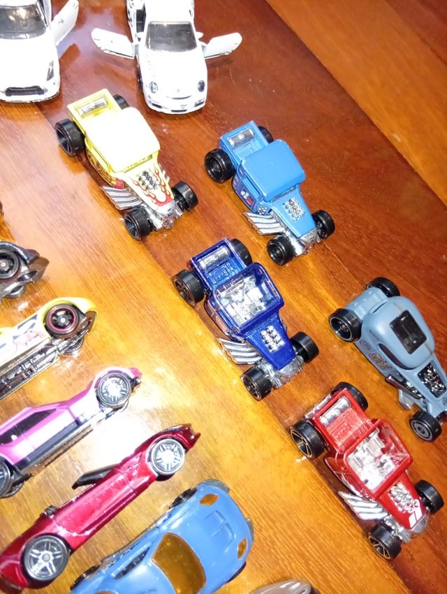 Lote coches Hot wheels y otros