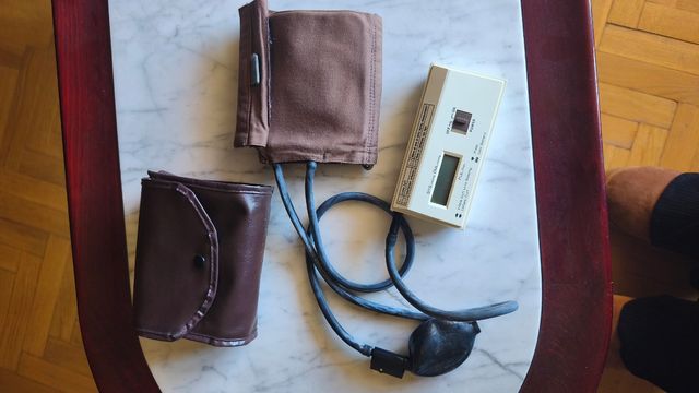 Tensiometro digital con manguito y estuche