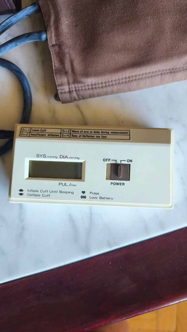 Tensiometro digital con manguito y estuche