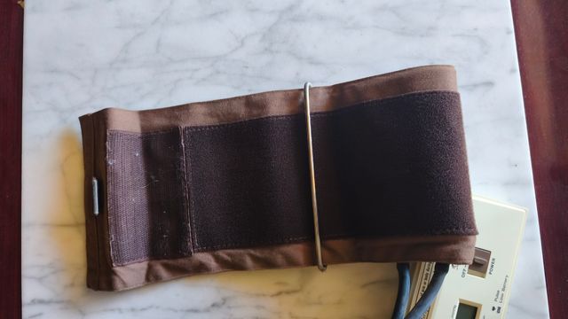 Tensiometro digital con manguito y estuche