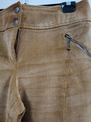 Conjunto de chaqueta y pantalón.