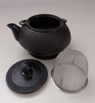 Tetera de hierro fundido negra