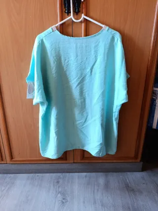 Camiseta elegante de color turquesa