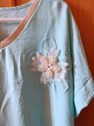 Camiseta elegante de color turquesa