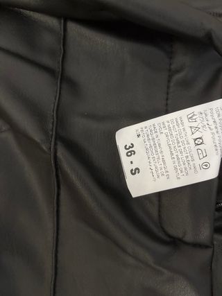 Pantalones efecto piel negros