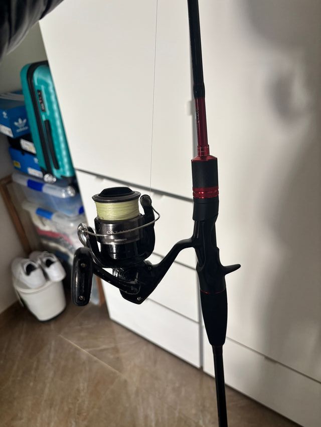 Caña de spining y calamares de fibra de carbono