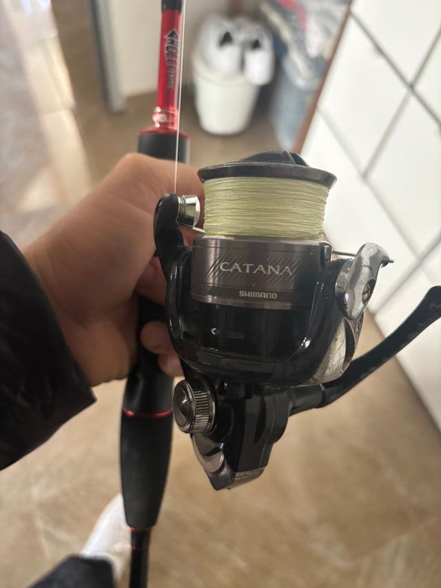 Caña de spining y calamares de fibra de carbono