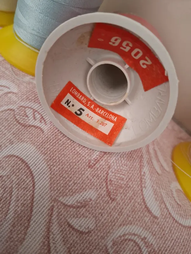 Conos de hilo de nylon (4 unidades)