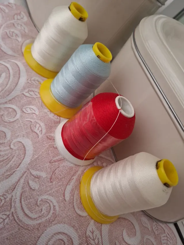 Conos de hilo de nylon (4 unidades)