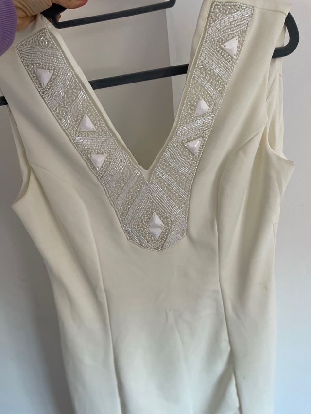 Abito bianco elegante con paillettes