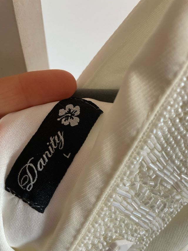 Abito bianco elegante con paillettes