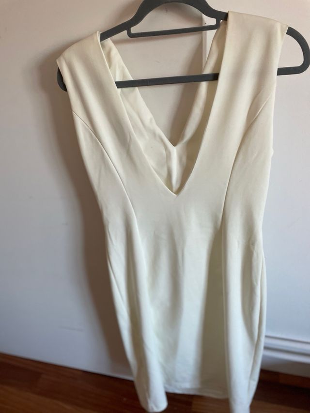 Abito bianco elegante con paillettes