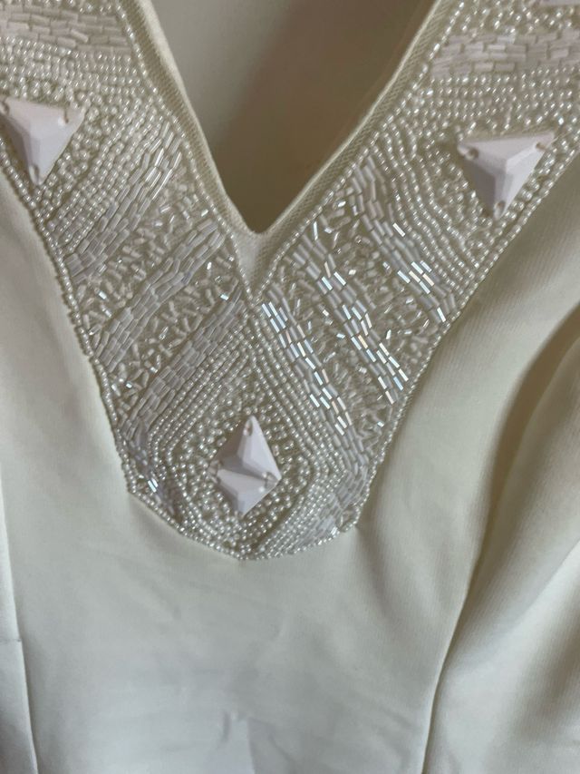Abito bianco elegante con paillettes