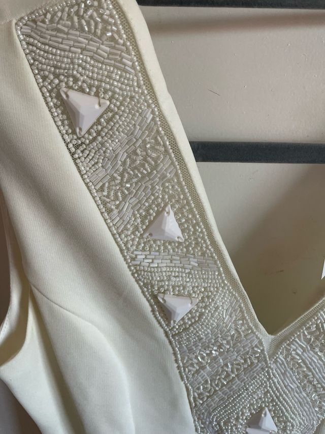 Abito bianco elegante con paillettes