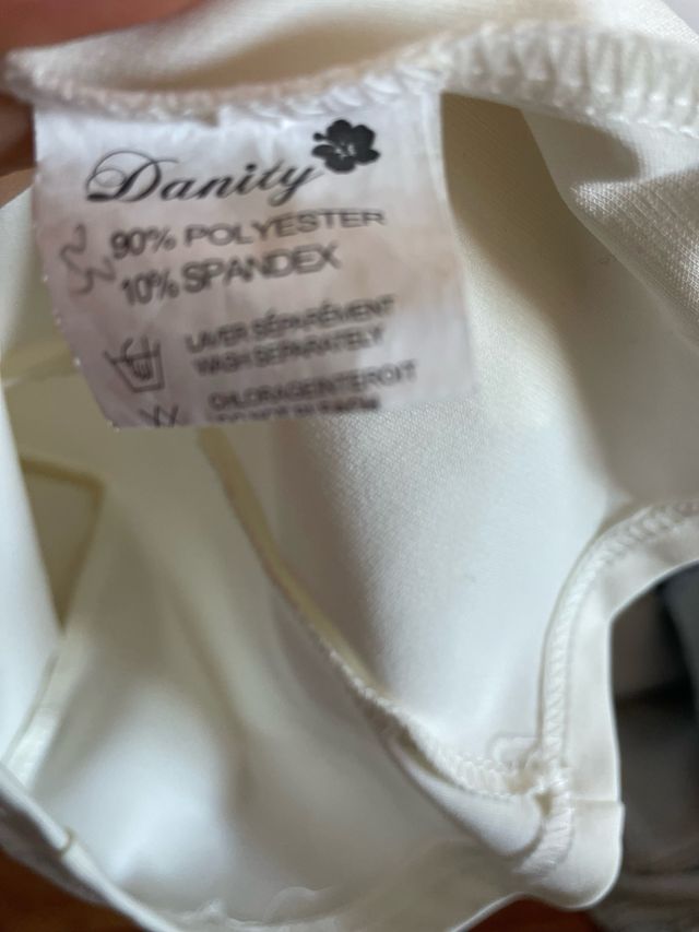 Abito bianco elegante con paillettes