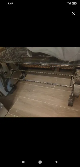 Mesa de forja con sobre de cristal