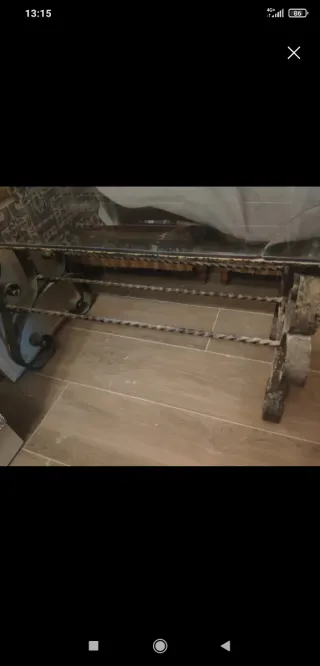 Mesa de forja con sobre de cristal