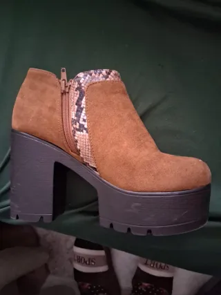 Botines Marrones con Tacón y Plataforma