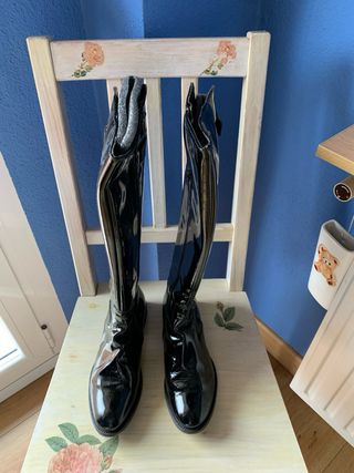 Botas altas charol mujer negras