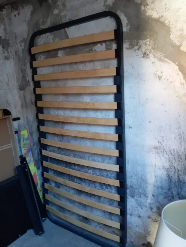 Somier de madera y metal