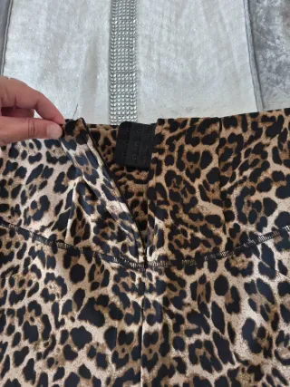 Pantalones campana estampado leopardo