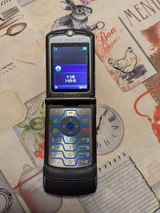 Teléfono Motorola RAZR V3 Negro/Plateado