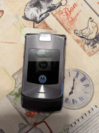 Teléfono Motorola RAZR V3 Negro/Plateado