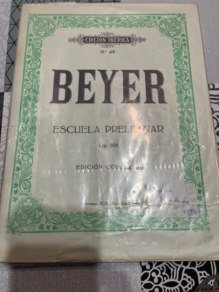 8 libros diferentes para Partituras de Piano