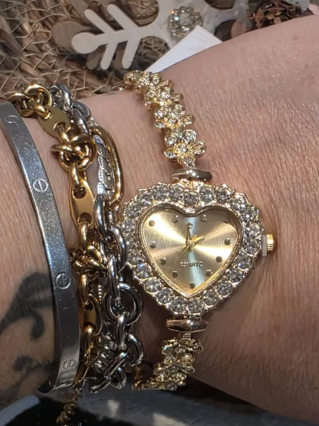 Relógio de Pulso Coração Dourado