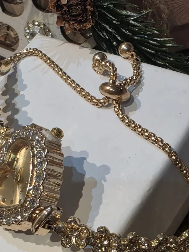 Relógio de Pulso Coração Dourado