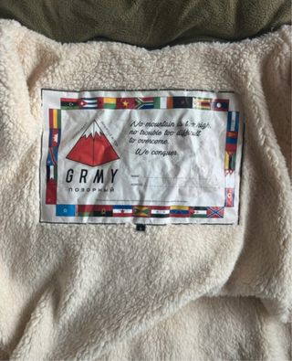 Abrigo con capucha y pelo