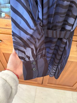 Vestido estampado Mango azul y negro