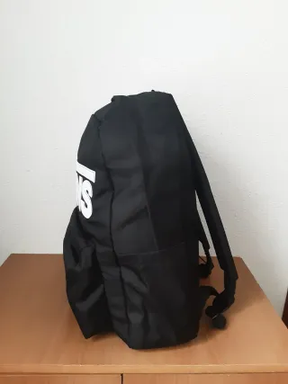 Mochila Vans nueva, no hago envio y no negocio.