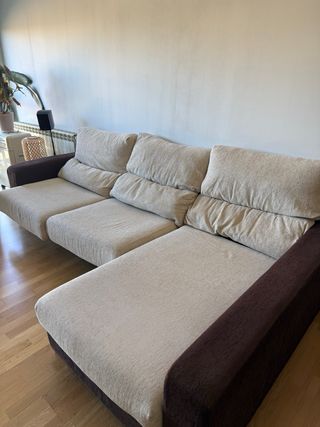 Sofá chaise longue beige y marrón