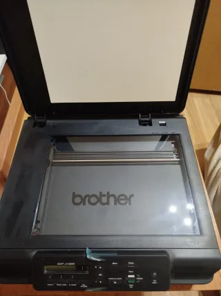 Impresora Escáner Brother DCP-J132W Negra