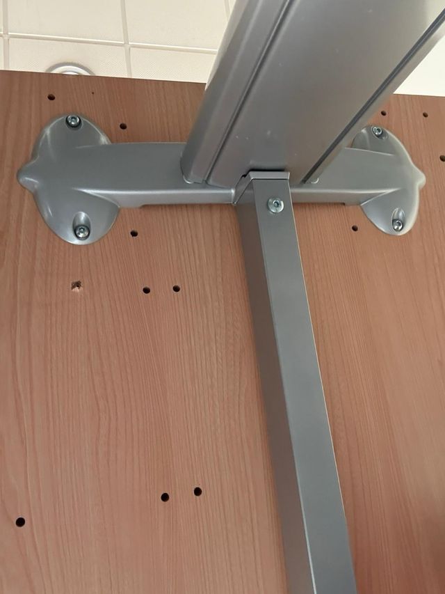 Mesa de oficina com gaveteiro