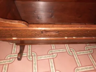 Cuna de madera antigua